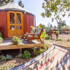 16' Yurt getaway with horses