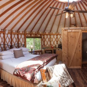 relaxing-luxury-yurt-glamping